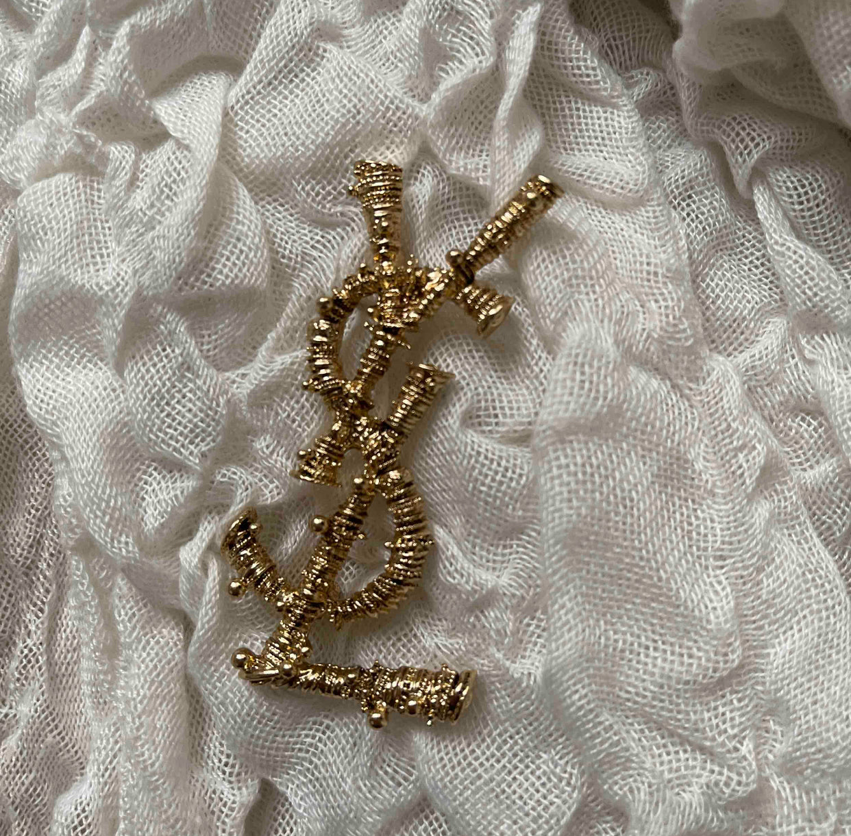 Broche Yves Saint Laurent