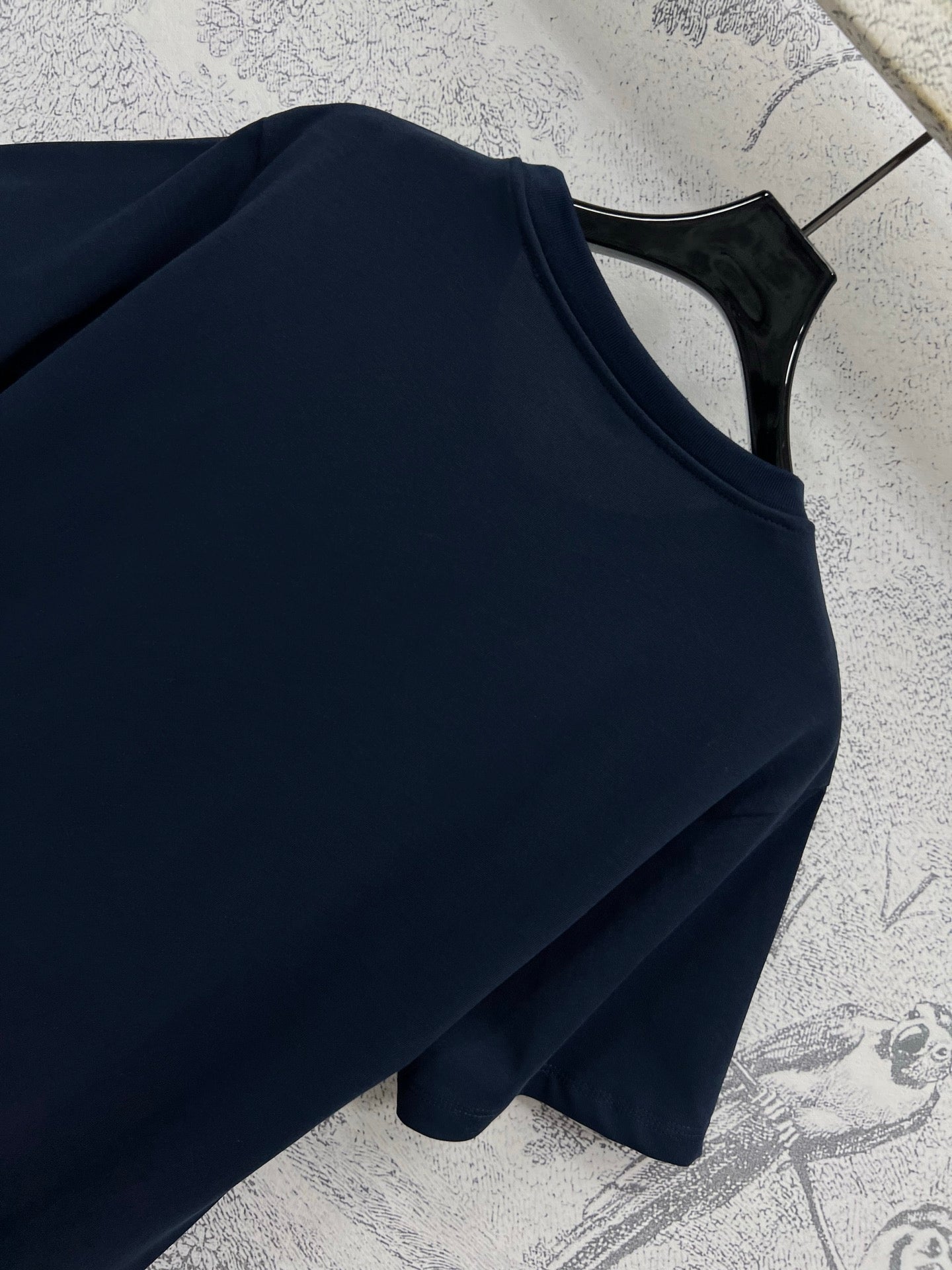 LV 25 Metal Zipper Decoration On The Left Shoulder T- Shirt Black Cotton