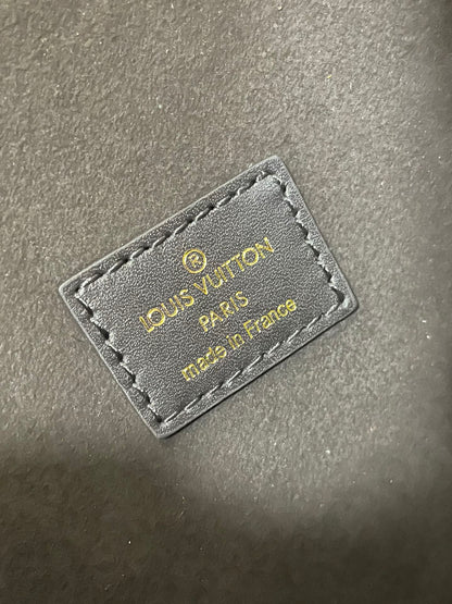 LV POCHETTE MÉTIS