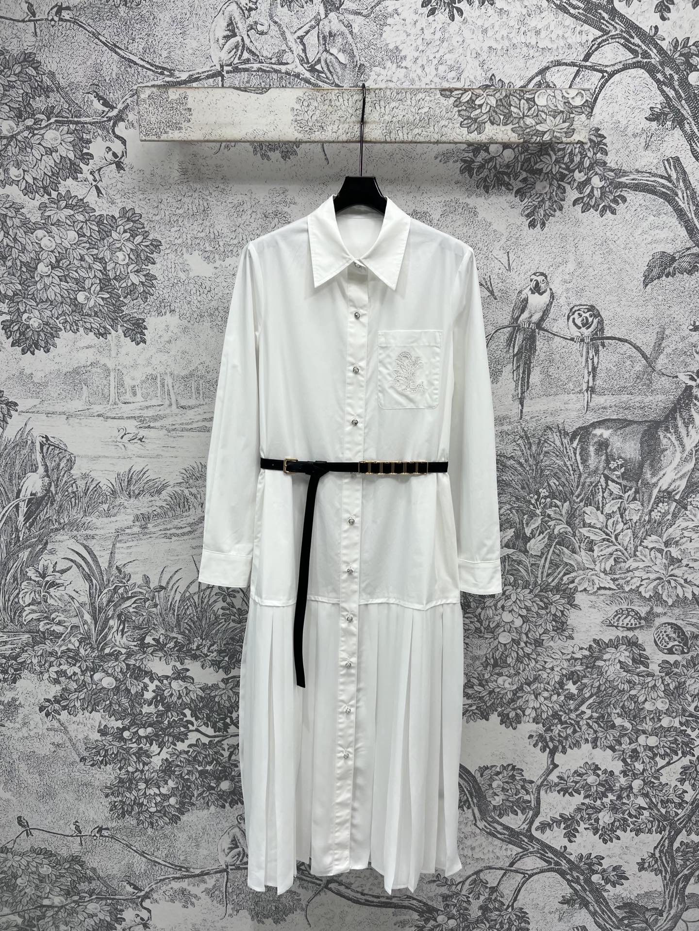 LV 25 Pleated Design Belt That Pinches Waist Dress Black White Cotton