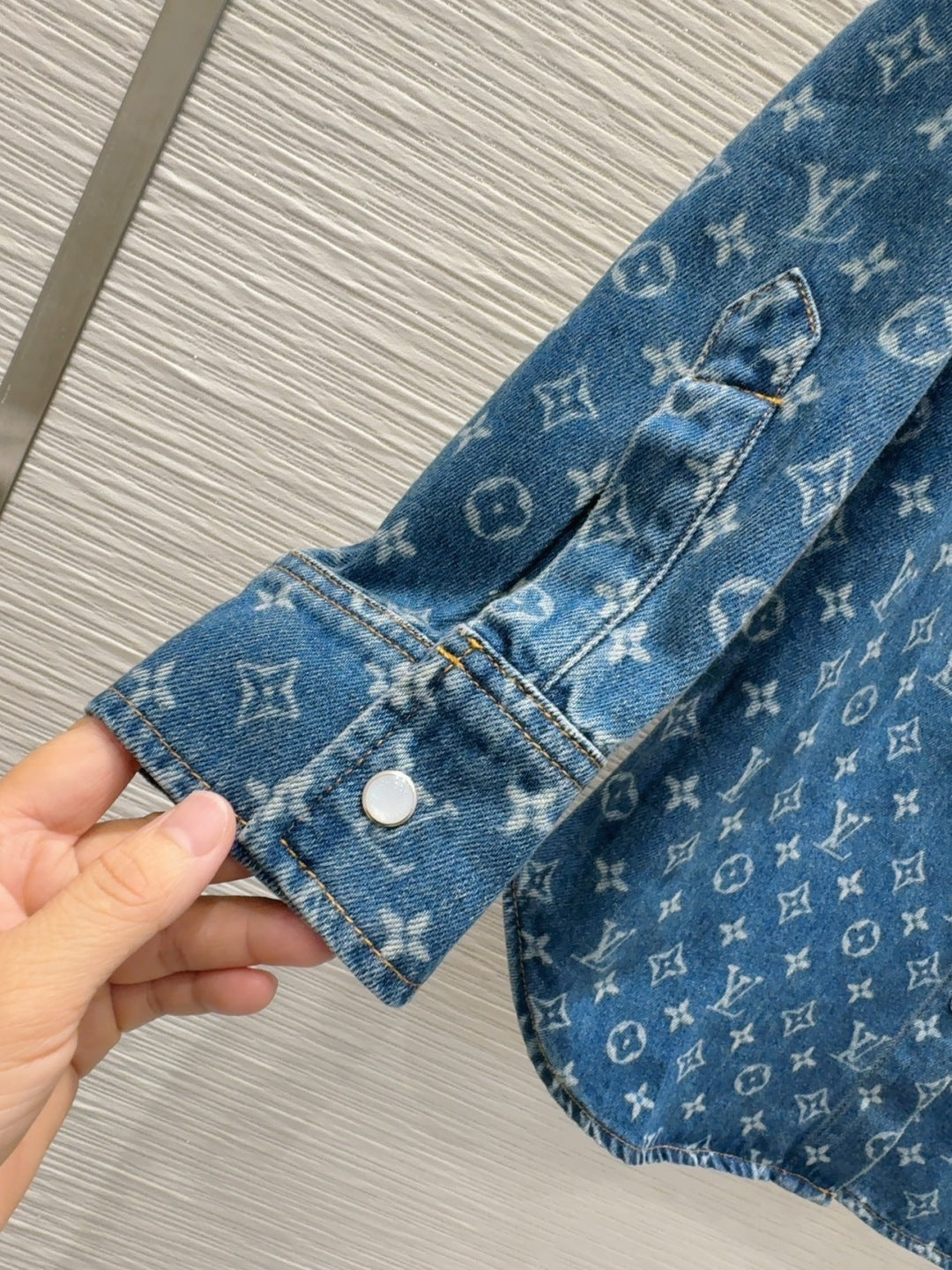 LV 25 Both Muscular Soft Denim Shirt Blue Cotton