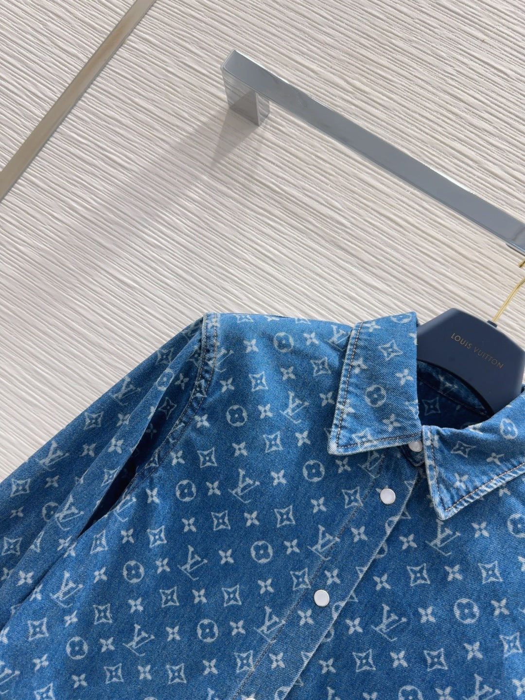 LV 25 Both Muscular Soft Denim Shirt Blue Cotton