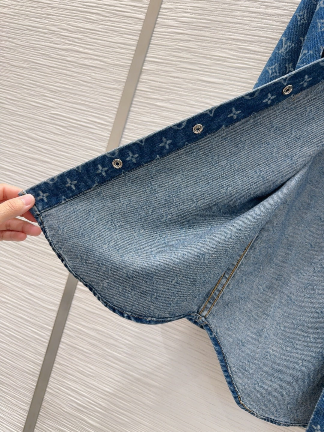 LV 25 Both Muscular Soft Denim Shirt Blue Cotton