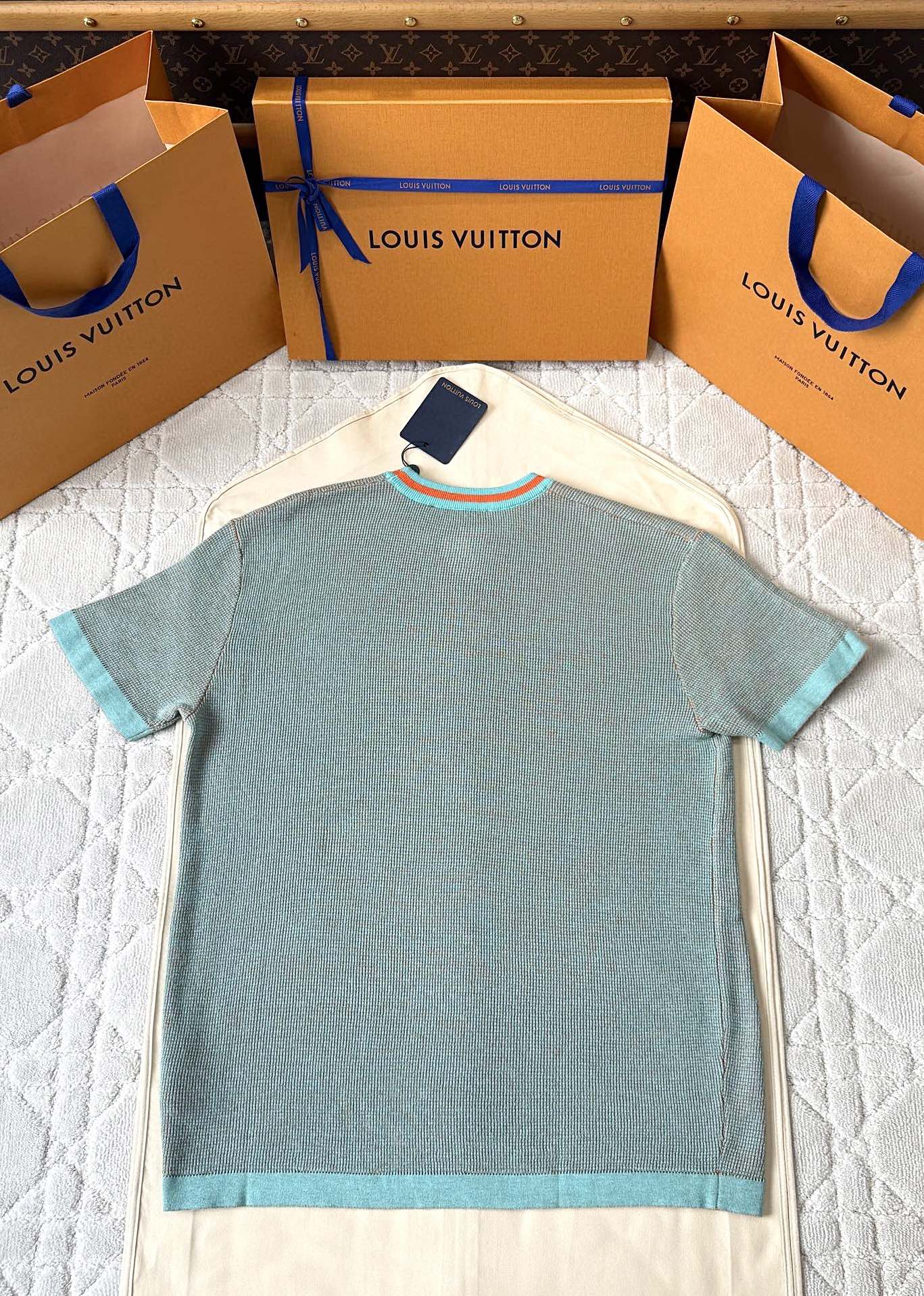 LV 25  Dolphin Jacquard Short Sleeve  Shirt Blue Sweater Knit