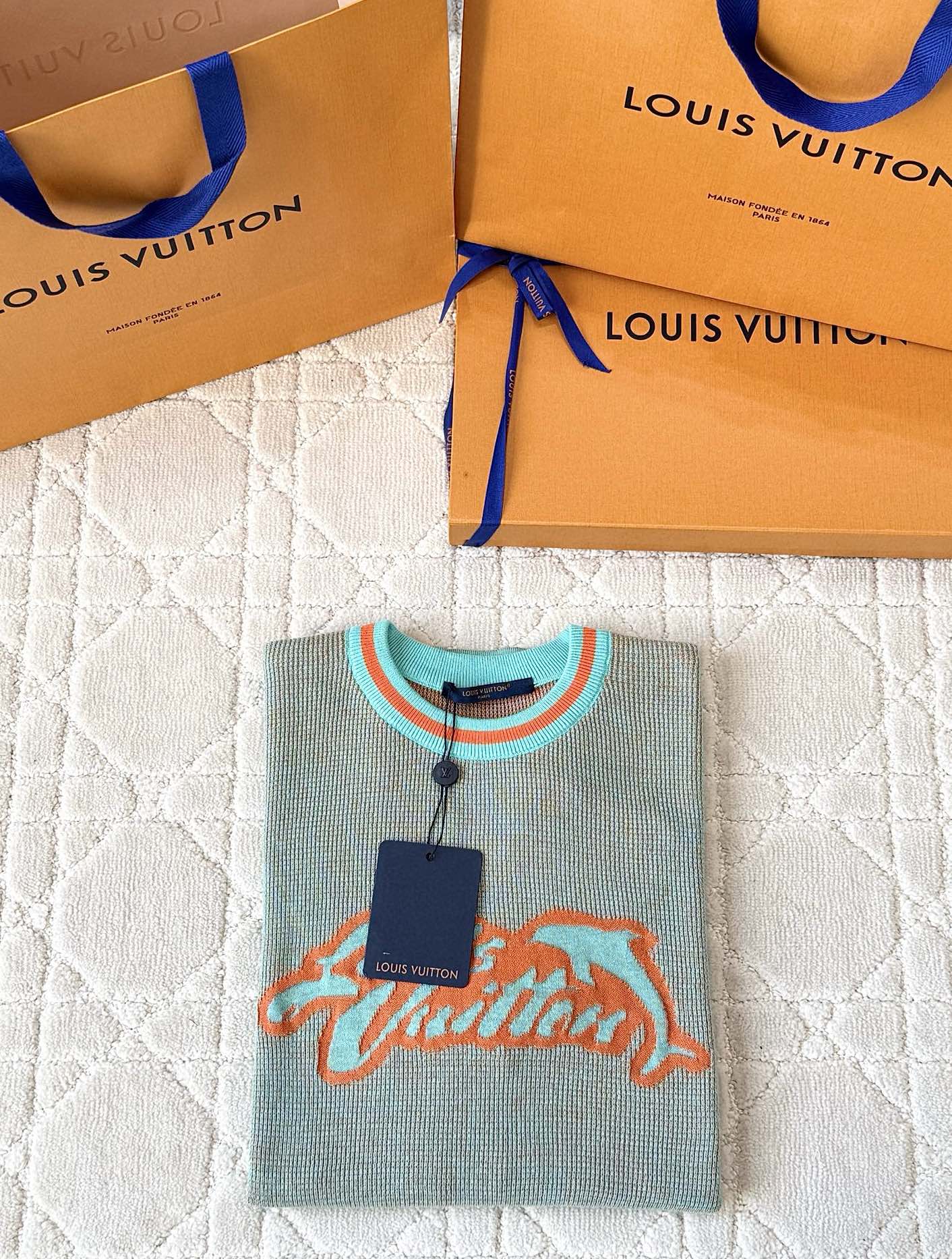 LV 25  Dolphin Jacquard Short Sleeve  Shirt Blue Sweater Knit